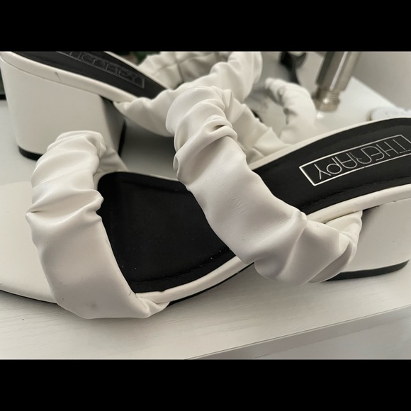 Therapy sandals with block heel white size 7 - Picture 5 of 8